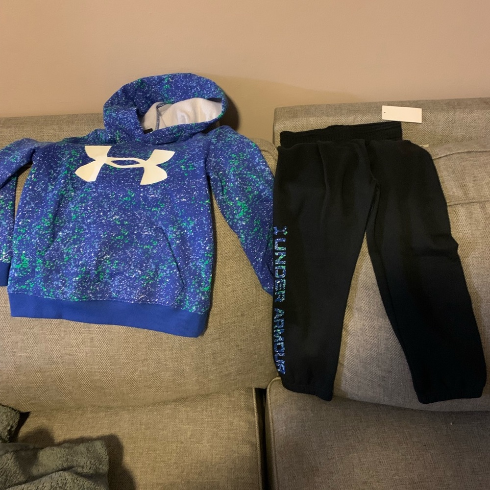 Boys size 4 under armor set. Sweatshirt and sweatpants. Brand new